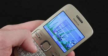 Recenzia Nokia E5: dôstojný nástupca E72 s QWERTY klávesnicou